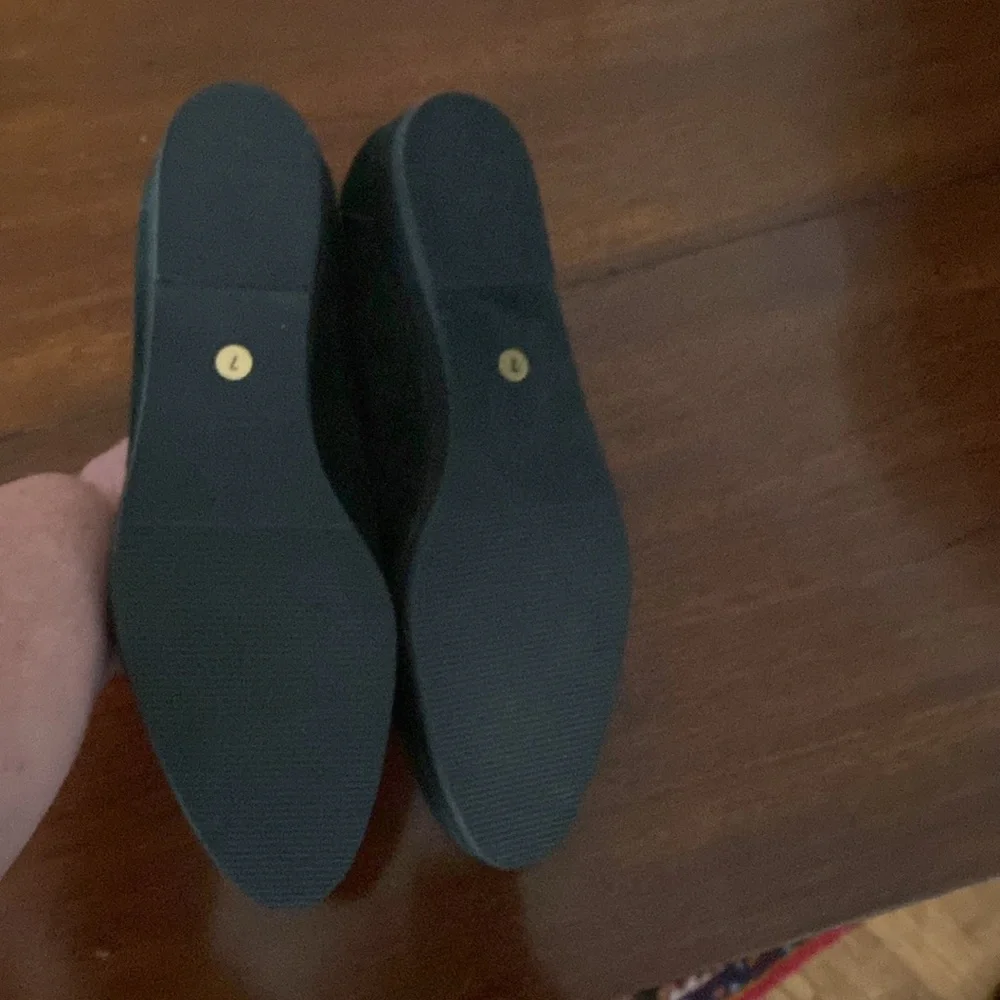 Van Eli Jasmine Green Suede Flats Made in Italy Size 7 NWT